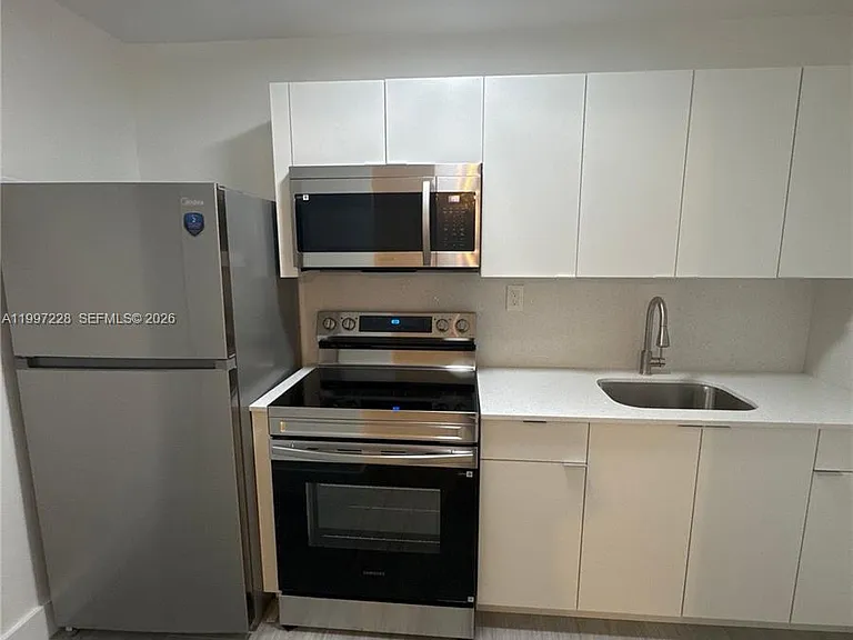 649 SW 7th St #5 — Photo 7