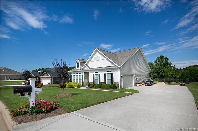 1st image of 205 Hunters Hill Dr