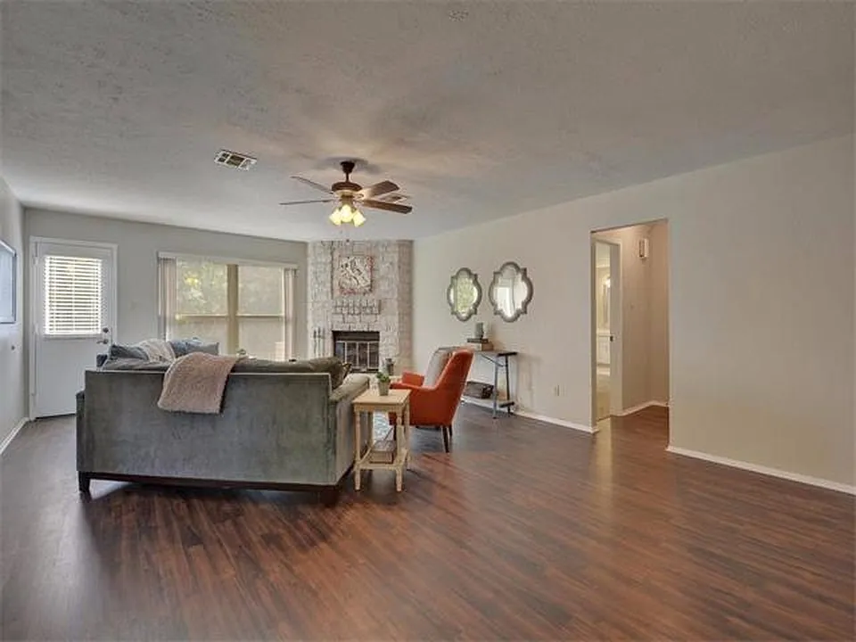 4 bed, 2634 sqft, $2,795 — Photo 3