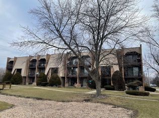 7300 Blackstone Ave APT 5, Justice, IL 60458