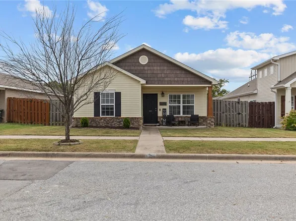 4507 W Sweetgum Ln, Fayetteville, AR 72704