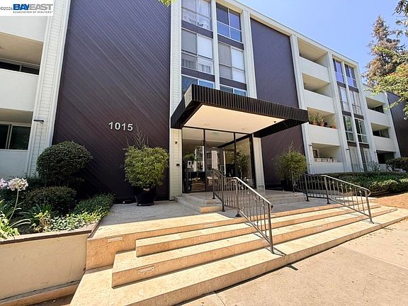 2nd image of 1015 N Kings Rd APT 309
