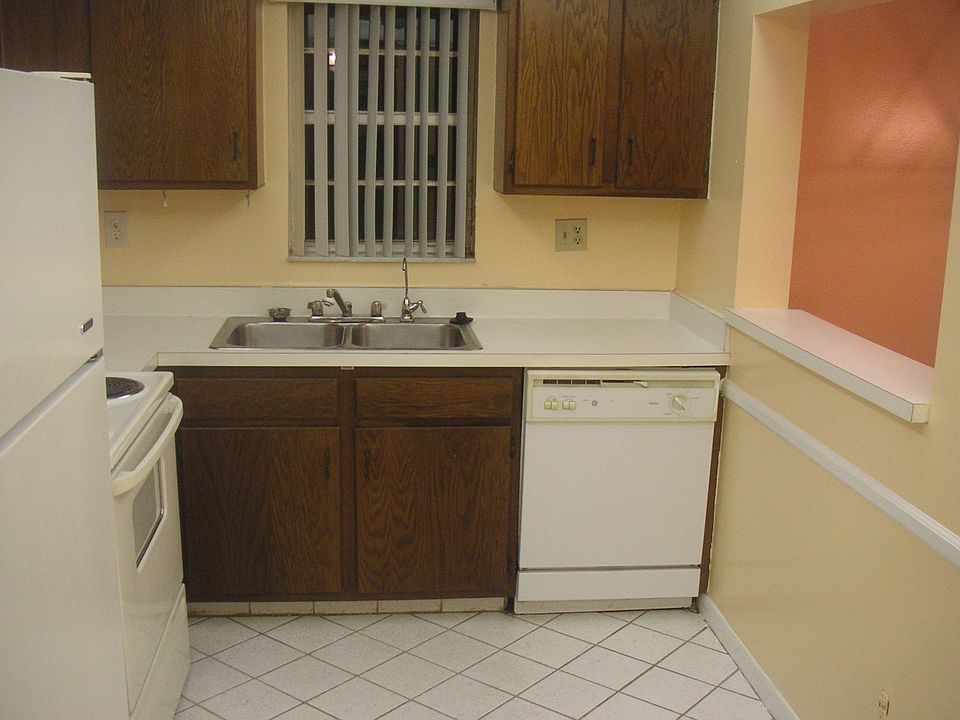 1st image of 4146 NW 90th Ave APT 101