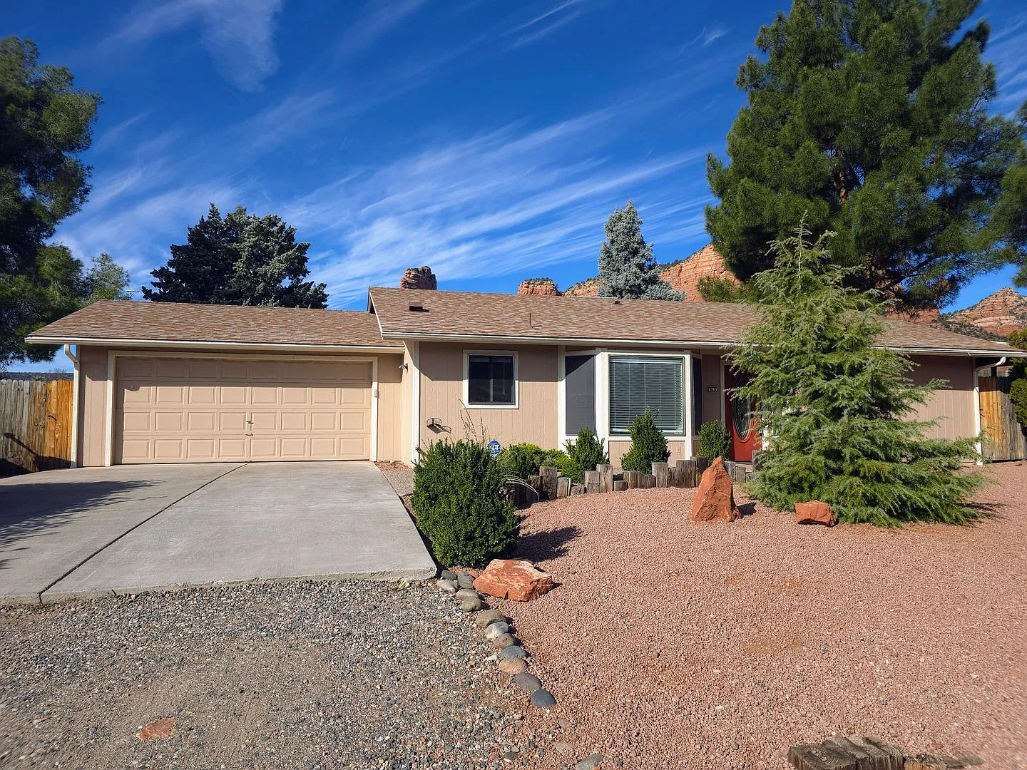 House - Village Of Oak Creek — Photo 1