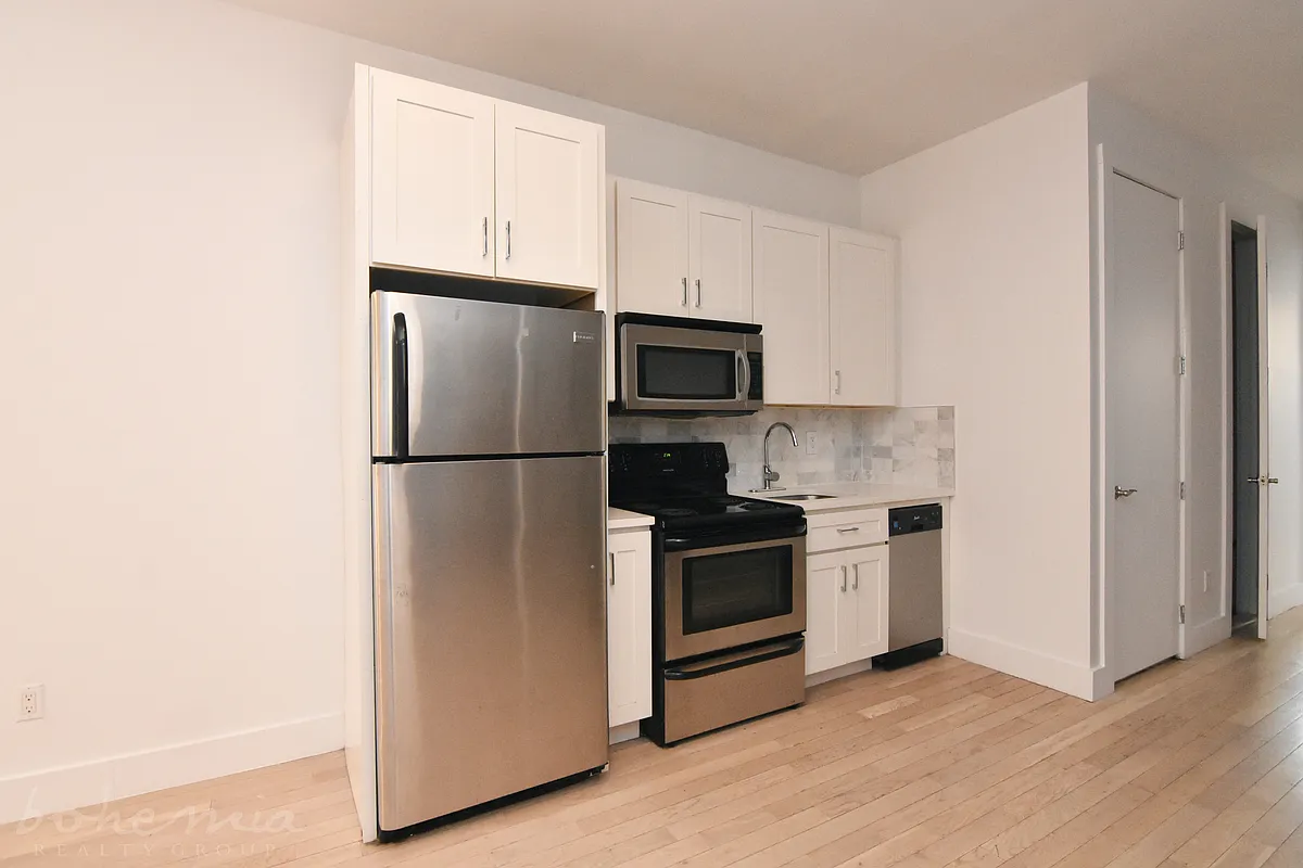 Building Photo - 510 E 117th St #3