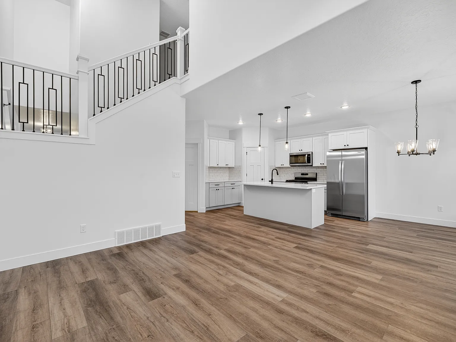 3 bed, 2.5 bath, 2280 sqft, $2,049 — Photo 2