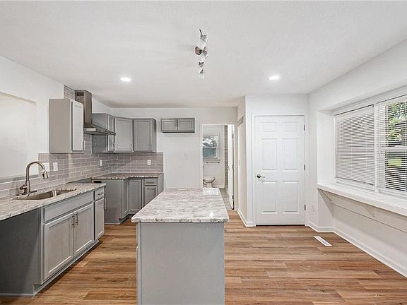 4th image of 11704 E 58th Ter