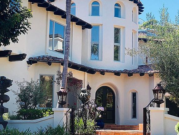 2nd image of 1115 Moraga Dr