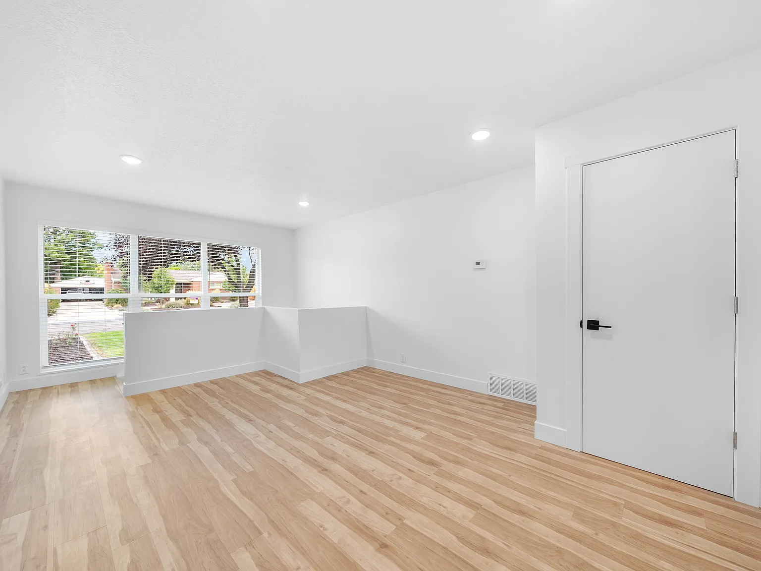 4 bed, 2200 sqft, $2,800 — Photo 2