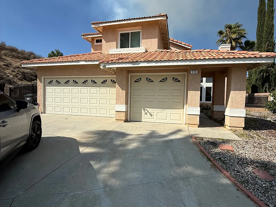 711 Canterbury Cir