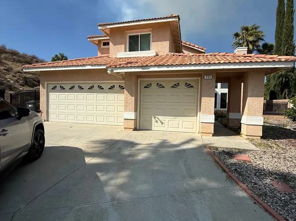 711 Canterbury Cir, Corona, CA 92879