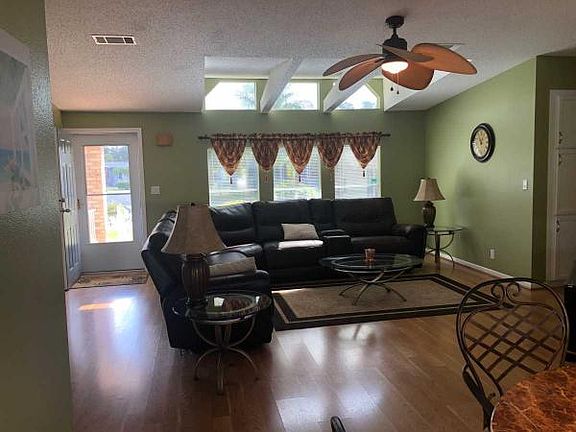 3rd image of 10828 Meadows Ct