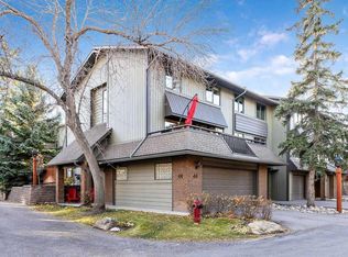 10030 N Oakmoor Way SW #44, Calgary, AB T2V4S8