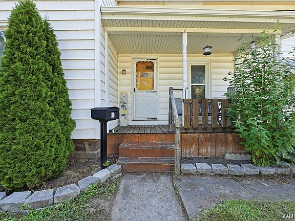 3rd image of 4 Robertson St