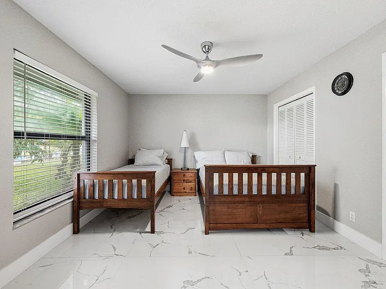 13710 Callington Dr — Photo 20