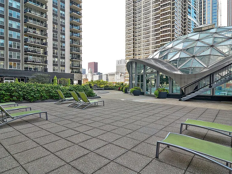 400 E Randolph St #3222 — Photo 4