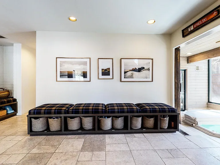 900 Majestic Pines Dr — Photo 2