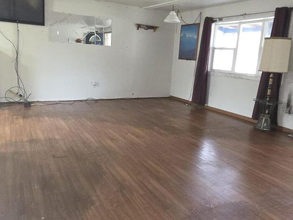 5th image of 2412 Howard St