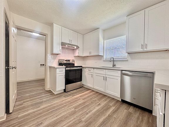 3rd image of 8223 Gulf Tree Ln