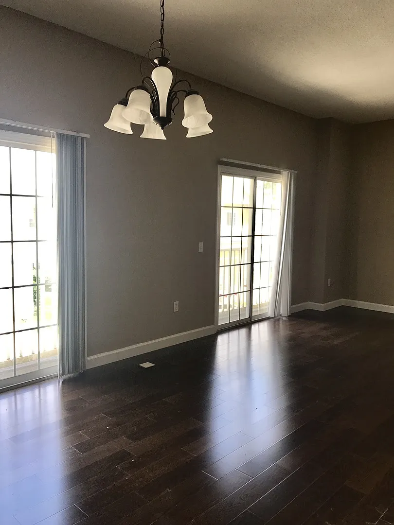 Building Photo - 7113 Harmony Square Dr S