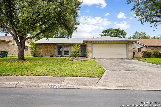 3 bed, 2.0 bath, 1426 sqft, $1,650 — Photo 2