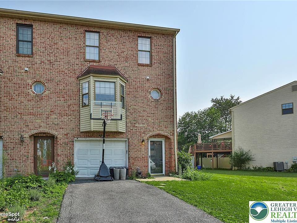 1st image of 472 Vera Cir