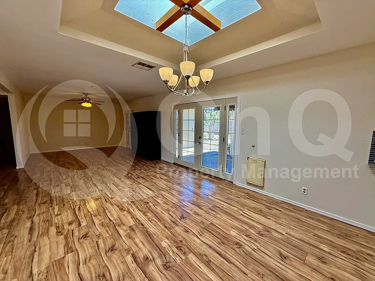 2933 S Extension Rd — Photo 6
