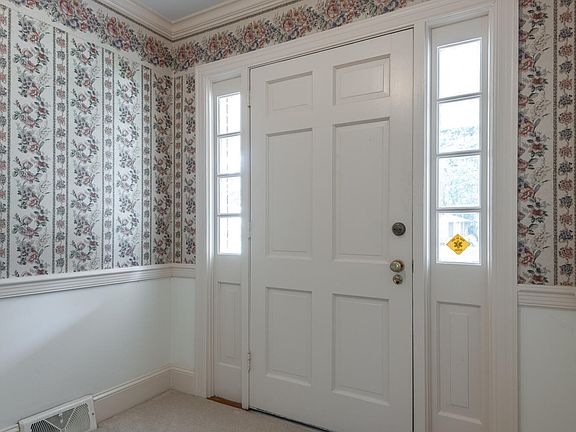 5th image of 1706 Rosewood Drive