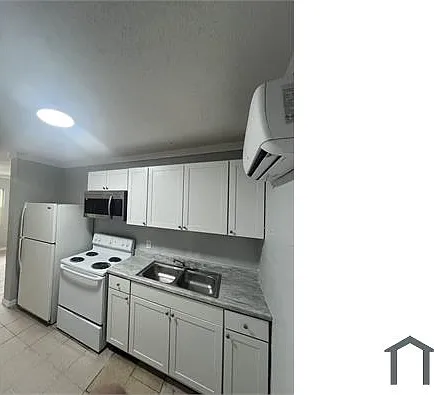 2371 Edwin St NE #C — Photo 4