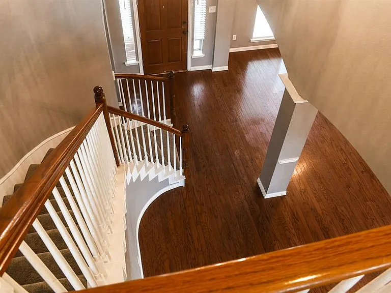409 Royal Crest Dr — Photo 5
