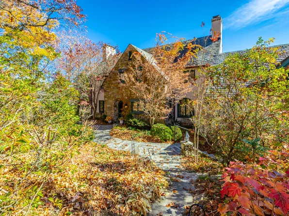 210 Fairy Trl, Lookout Mountain, TN 37350