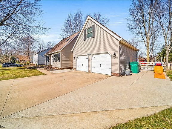 3rd image of 7797 Barnaby Ln