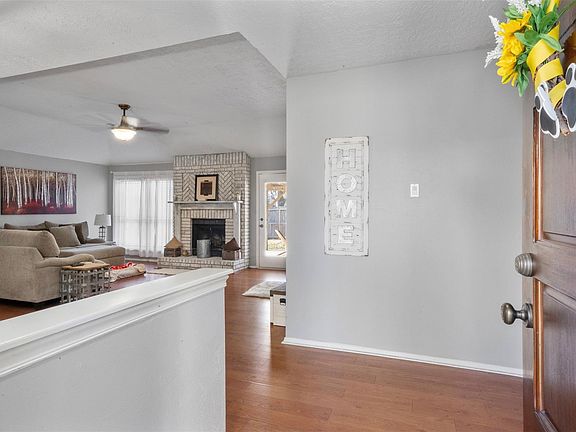 2nd image of 423 Meadowpoint Drive