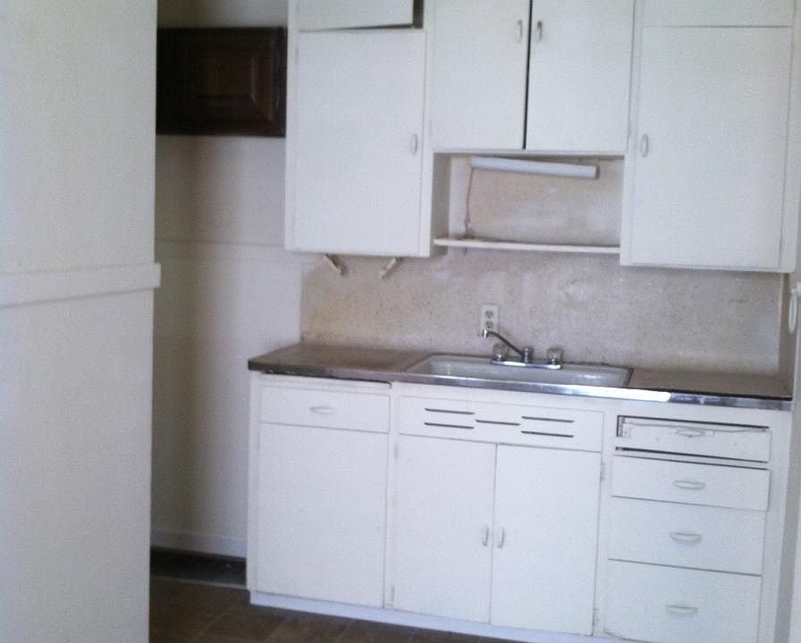 2nd image of 2206 SE Virginia Ave