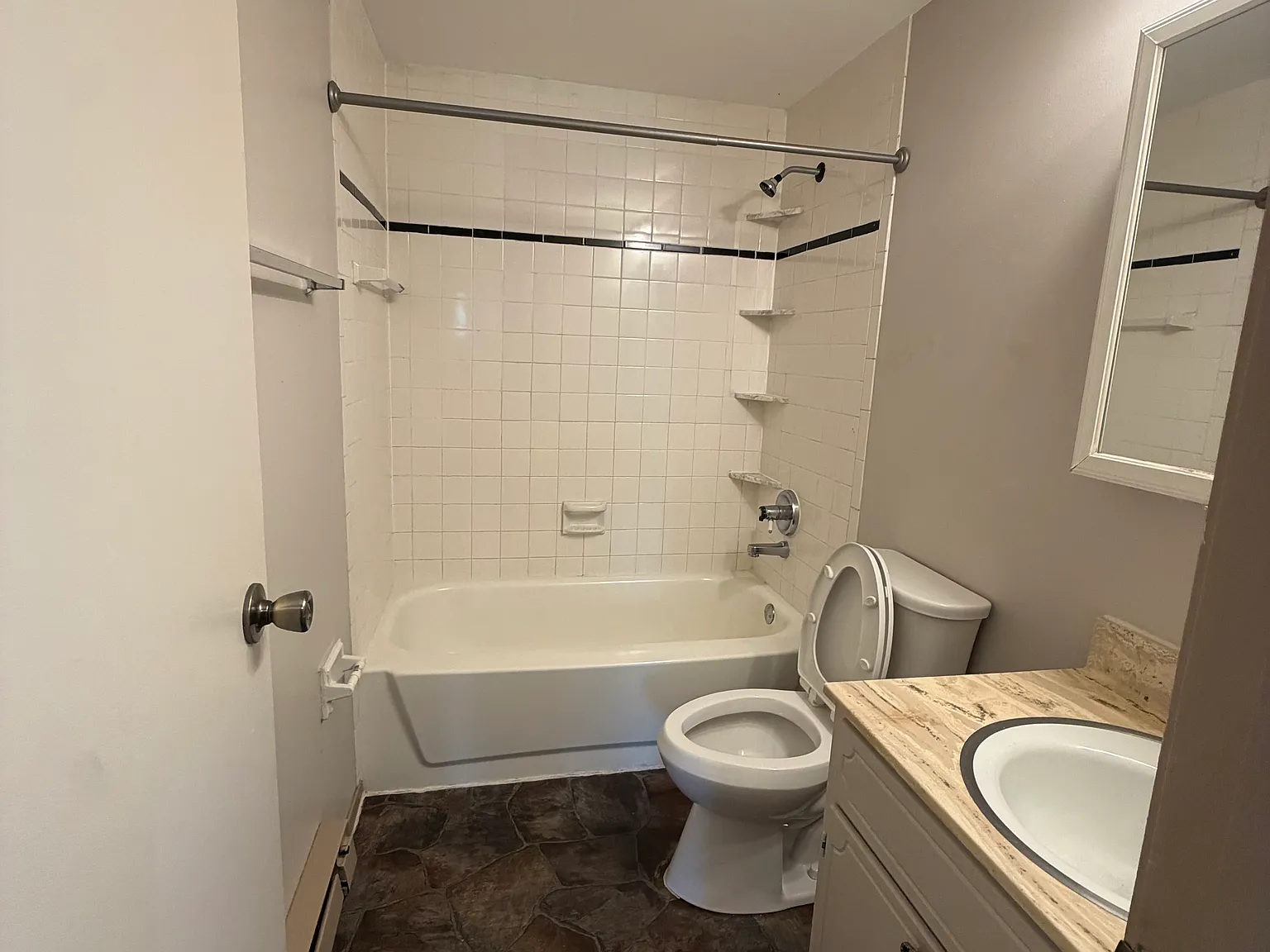 3 bed, 1242 sqft, $1,400 — Photo 2