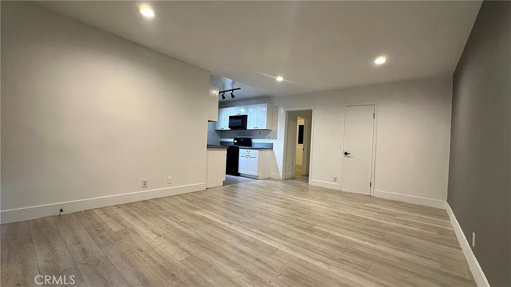 2 bed, 730 sqft, $1,950 — Photo 3