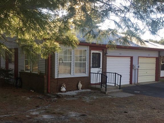 3rd image of 11 Pembroke Ln #A