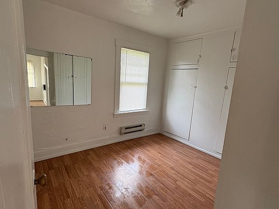4th image of 1129 NE Crescent Aly