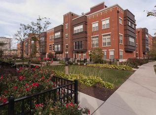 318 E 25th St #1W, Chicago, IL 60616