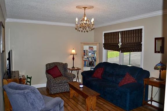 5th image of 324 Highland Dr