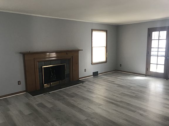 2nd image of 14220 Artesian St