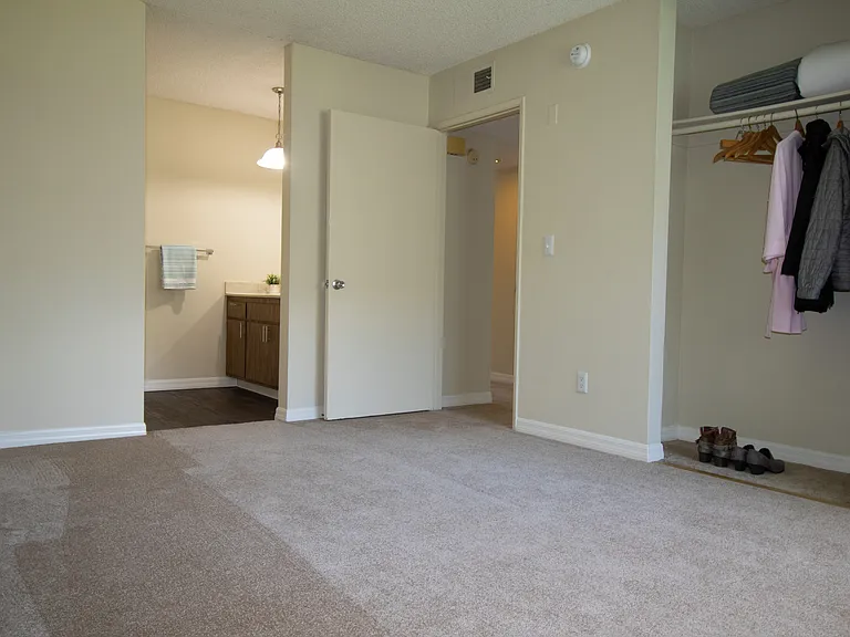 Gold Coast Apartments — Photo 53