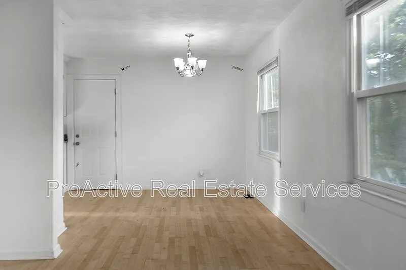 4 bed, 2.0 bath, 1267 sqft, $2,400 — Photo 4