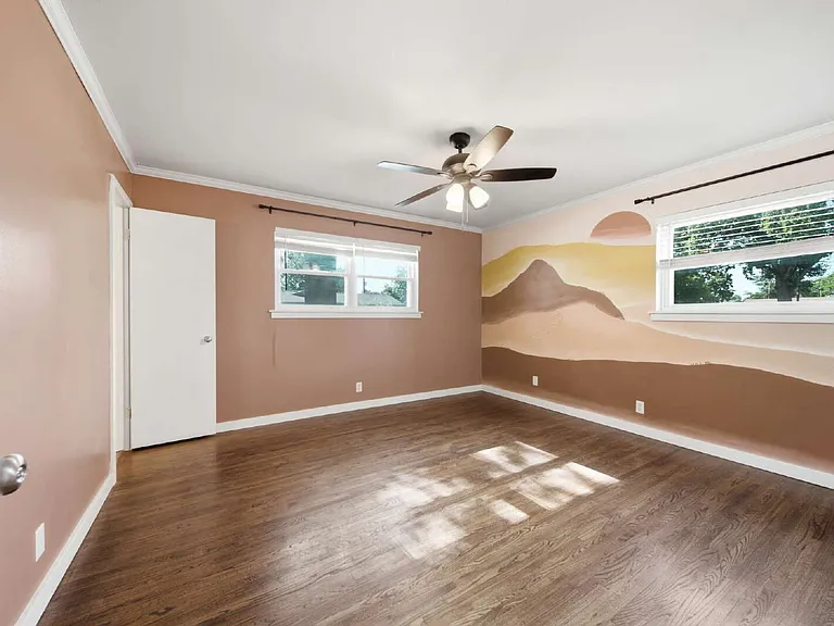 2820 S Hudson Ave — Photo 11