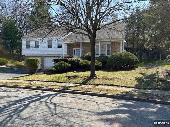 3rd image of 405 Pine Hill Rd