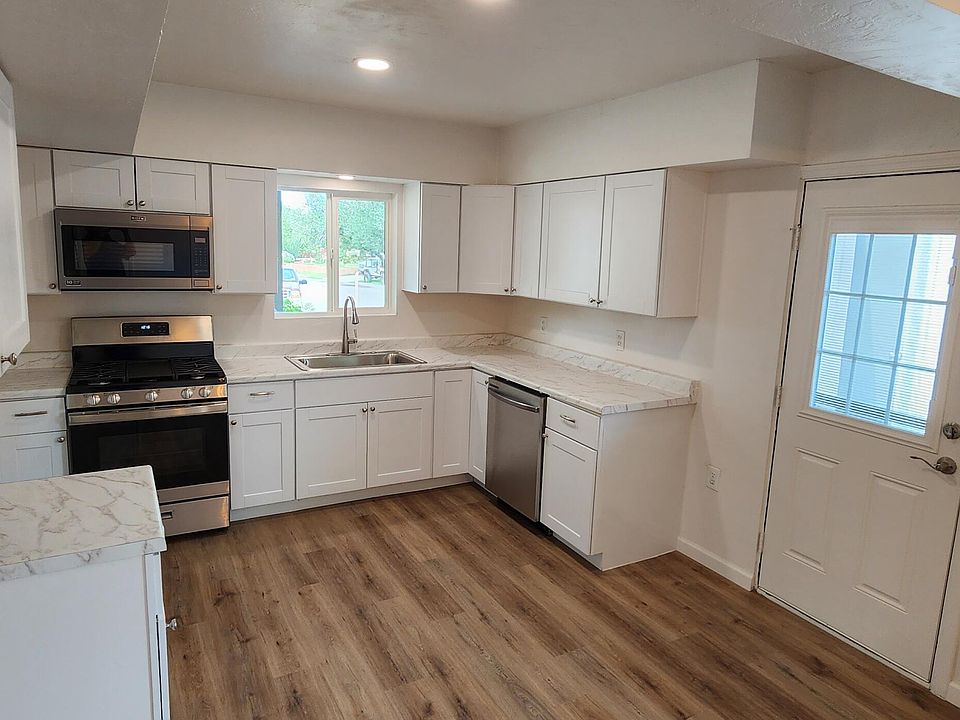 1st image of 838 E Mitchell Dr