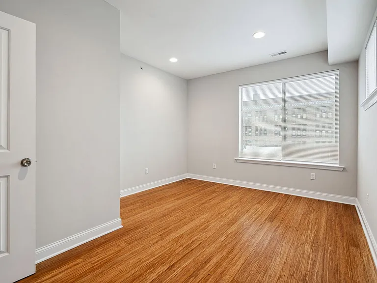 1633 Carpenter St — Photo 13