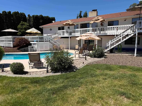8816 Sunset Trl, Pasco, WA 99301