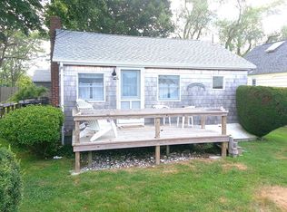30 E Shore Rd, Narragansett, RI 02882