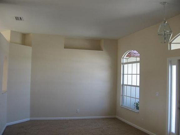 4th image of 1098 SW California Blvd